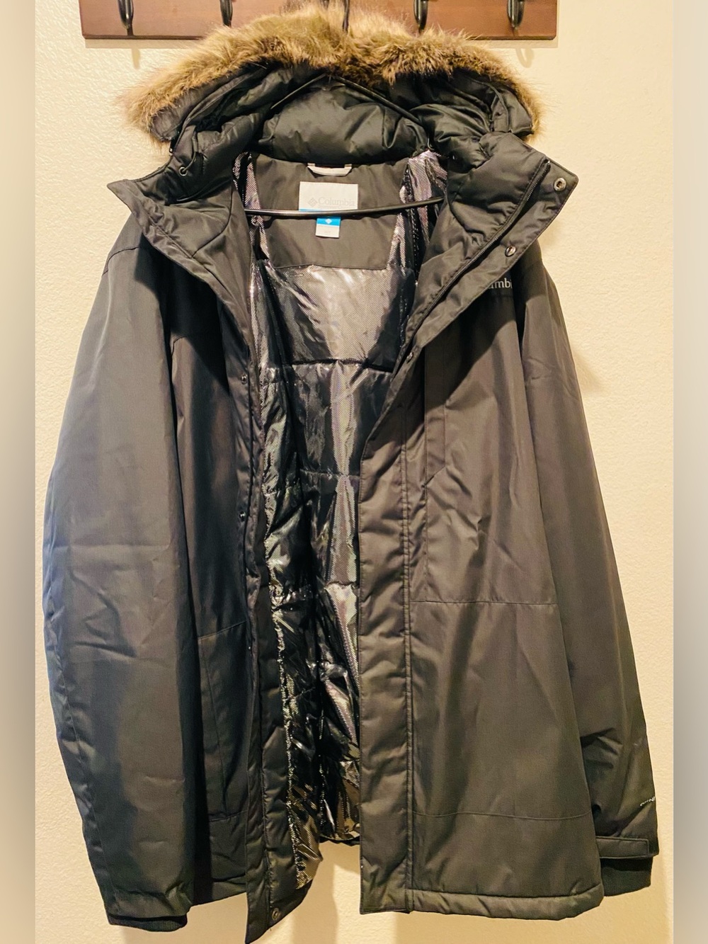 Columbia Men’s Black Hooded Raincoat with Faux-Fur Trim